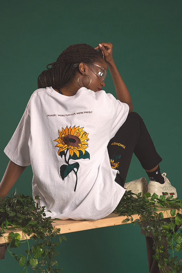 sunflower embroidery white t-shirt