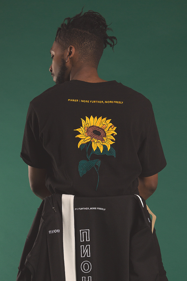 sunflower embroidery black t-shirt
